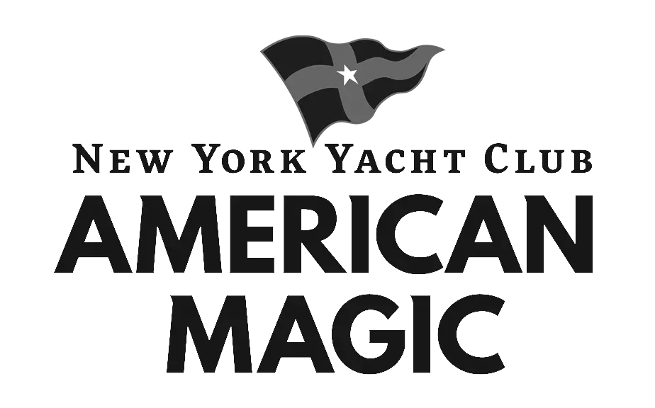 logo de la socièté new york yacht club american magic en collaboration avec helly hansen